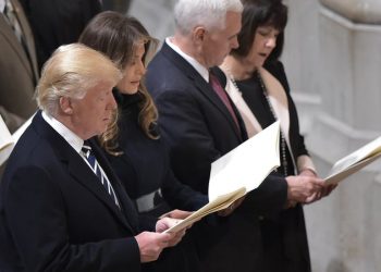 JAKI U KRISTU: Unutar grupe za proučavanje Biblije u Bijeloj kući