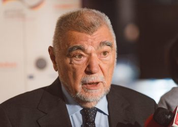 MESIĆ GOSTOVAO KOD MLADIH SANDŽAKLIJA Mesić: Rat se u bivšoj SFRJ mogao izbjeći