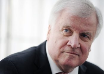HORST SEEHOFER, LOŠA VIJEST ZA NJEMAČKU Sierakovski: On služi kao politički kum mađarskom autoritarnom premijeru Orbanu