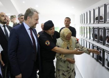 ŠEHIDIMA ČAST, NJEMU VLAST, OSTALIMA SLAST! Izetbegović: Čast mi je što sam poznavao borce poput “Crnih labudova”