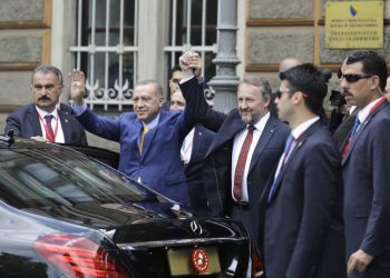 SARAJEVO POD OPSADOM Erdogan stigao u Sarajevo gdje ga očekuje oko 15000 pristalica