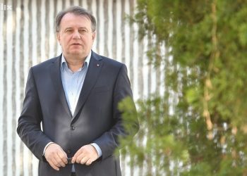 BAKIR JE POLITIČKI SLIJEPAC! Nikšić: On nam priređuju vašarske skupove na kojima se narod treba vazalski diviti Erdoganu