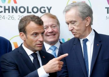 “GRAĐANI GLASAJU, A ON BIRA PREDSJEDNIKA”: Bernard Arnault, Sarkozyjev kum i najbogatiji Evropljanin