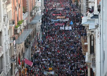 PROTEST U ISTANBULU Zapaljene zastave SAD-a i Izraela