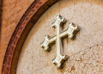 ZBOG MUSLIMANSKIH IMIGRANATA: Bavarska donosi zakon o obaveznim krstovima u institucijama