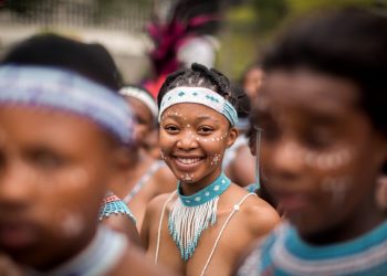 POLUNAGI PLES UČENICA U JUŽNOJ AFRICI: Tradicija ili iskorištavanje?