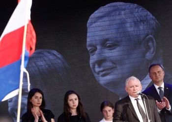 ZAVADI PA VLADAJ: Sumnjičavi blizanac preoblikuje Poljsku