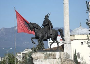 SPOMENIK SKENDERBEGU U ULCINJU Đurašković: Pozdravljamo podizanje spomenika srpskom junaku