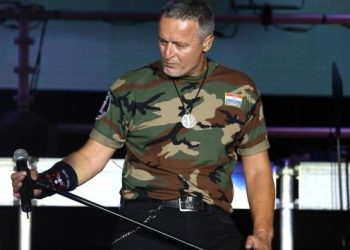 STIŽU PRAUNUCI KOMUNIZMA: Vole cajke i Thompsona