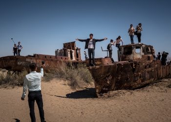 SELFIE SA BRODSKIM GROBLJEM I ZAHRĐALIM TRAJEKTIMA: Grad na moru koje je nestalo 1986.
