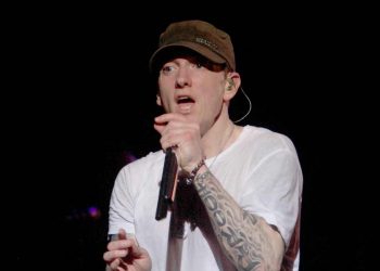 KAO “KAMIKAZE”: Eminem bez ikakve najave objavio album