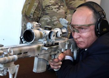 VIDEO Kako je Putin pucao iz “Kalašnjikova”