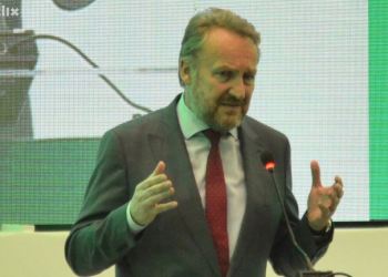 BAKIR U PANICI POČEO BUNCATI: Preklinjao je kandidate SDA da budu agresivni u kampanji (poput njegove supruge)