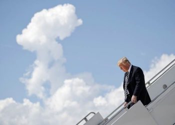 DVIJE SAHRANE I JEDNO VJENČANJE: Kako elita izbjegava Donalda Trumpa