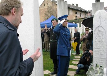 KAD BI STVARNO BIO ALIJIN SIN Bakir bi ležao sa premlaćenim borcima na trotoaru ispod nogu kordona policije