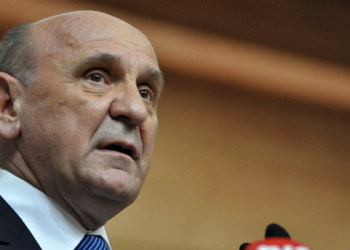 VOX POPULI: GODIŠNJICA SMRTI SULEJMANA TIHIĆA: Mane je živio sa velikom fizičkom manom, a otišao je bez velike političke mane
