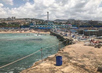 SLOBODA JE U VODI, HIDŽAB NIJE U MODI: Muslimanska plaža gdje veo i hidžab nisu dobrodošli