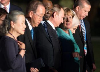 MOĆNICI: Deset godina globalne vlade u sjeni