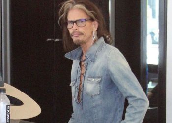 STEVEN TYLER  VJENČAO SINA I SNAHU: „Platio sam osamdeset dolara i postao sveštenik“