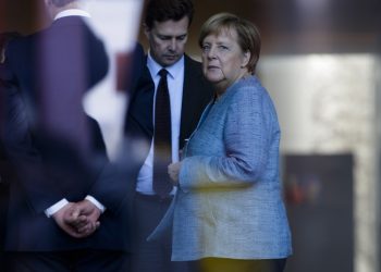 ŠTA SE DEŠAVA SA LIBERALNIM DEMOKRATIJAMA Fisher: Za populizam su krive elite