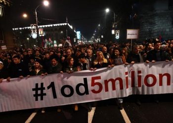 POČELO JE… ‘Vučića danas ruše isto kao i Slobu onda’
