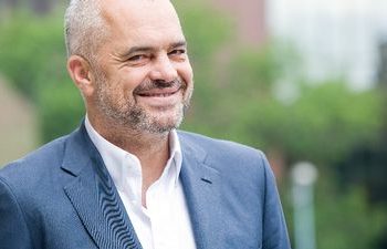 PREMIJER ZABRANIO KOCKANJE: “Svi se bune, ali u našoj državi više nikad neće biti klađenja. Umrijet će i kladionice i online klađenje” poručio je Rama.