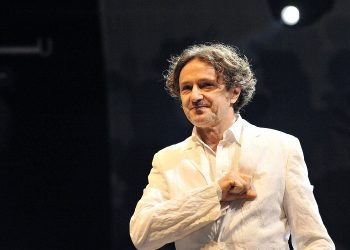 “MOJA MAMA JE BILA SRPKINJA, MOJ OTAC JE BIO HRVAT, A JEDINI PROBLEM JE BIO ŠTO JE OTAC PUNO PIO: Goran Bregović za Guardian o Bijelom dugmetu, Titu, trubi, Sarajevu…