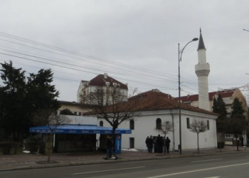 NIŠKI MUSLIMANI SE OKRENULI PROTIV SVOG IMAMA: Tražio da se poziv na molitvu čuje van džamije i da muslimanke pregledaju doktorice, a onda se digla pobuna