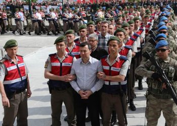 ERDOGANOVA VLADA I DALJE PROGONI GULENOVE SARADNIKE: Masovna hapšenja u Turskoj produbljuju rane