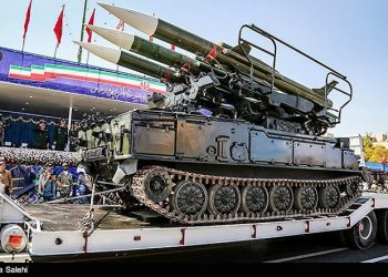 ‘IRANSKA VOJSKA JE JAČA NEGO IKAD’ Na vojnoj paradi u Teheranu prikazana najnovija oprema, uključujući i ruski S-300 (VIDEO)