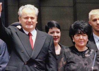 KĆI KRVNIKA: Živi u mraku, druži se samo s bivšim mužem