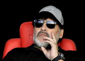 SI YO FUERA MARADONA: Legendu priveli (pa pustili) na aerodromu zbog tužbe bivše djevojke od 5,7 miliona eura