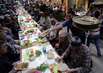 ZA GUINNESSA: U Kairu organzirali najduži sto za iftar