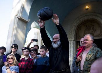 LELO BURTI: Brutalni gruzijski sport koji ujedinjuje žive i mrtve