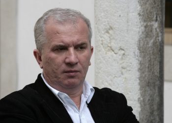 Lice iste žene sastoji se od 17 pripovijedaka smještenih u vremensko-prostorni mìljē XX st. od istoka do zapada Bosne