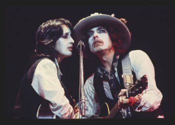 “ROLLING THUNDER”: Kako je Scorsese  snimio neobičan film o čuvenoj turneri Boba Dylana