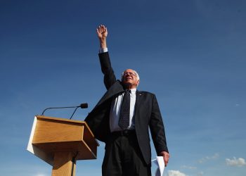 NOVINARSTVO I DEMOKRATIJA Sanders: Moramo nanovo izgraditi i zaštititi raznoliku i uistinu nezavisnu štampu