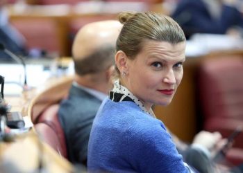 EVO ZAŠTO MILANOVIĆ TREBA BITI PREDSJEDNIK Glasovac: U odnosu na druge predsjedničke kandidate, on je SVEMIRSKI BROD