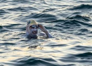 ULTRAMARATON NA OTVORENOM Jedna Amerikanka je upravo postala prva osoba koja je preplivala La Manch četiri puta uzastopno
