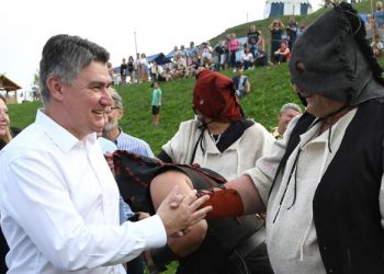 ISTI ZLATKO, DRUGO PAKOVANJE Klauški: Hrvatska je otišla udesno, a glavni krivac je ovaj tip