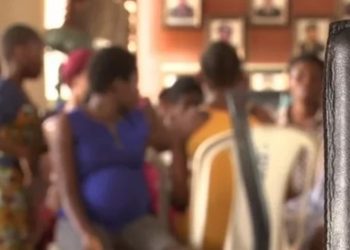 POLICIJA U NIGERIJI OTKRILA “TVORNICU BEBA” Otmičari planirali prodati djecu, oslobođeno  17 otetih žena