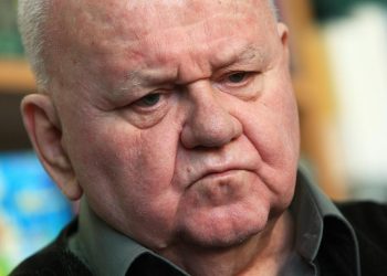 OKOVANI PJESNIK U GRADU KOJEG JE OPJEVAO Sidran: Spoznao sam da je teže oklevetanom nego okovanom čovjeku!