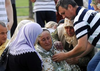 RENOMIRANI SVJETSKI FORENZIČAR MC NEIL: Ostatke žrtava Srebrenice iz grobnica smo iznosili u kantama, od tog posla danas imam PTSP