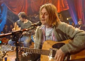 GRUNGE IZGLED: Na prodaju čuveni Cobainov džemper s rupama od cigareta