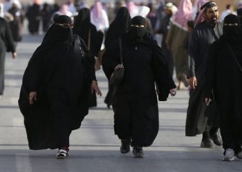 SKIDAJU VEHABIJSKE OKOVE Saudijska Arabija dozvolila da muškarci i žene spavaju u istoj hotelskoj sobi