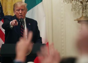 TRUMP ĆE PREŽIVJETI OPOZIV, ALI.. Foley: Trump zna da ga ‘njegovi’ mrze i boji se da će ga zeznuti