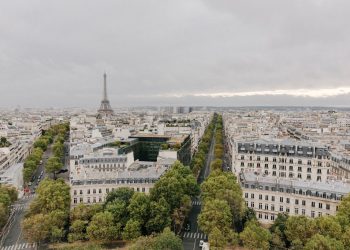 URBANE ŠUME I UDAR NA AUTOMOBILE: Kako jedna socijalistkinja transformiše Pariz