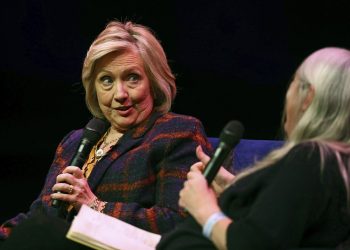 “DESTRUKTIVNO, TOKSIČNO…”: Hillary Clinton optužila društvene mreže zbog nasilja nad političarkama