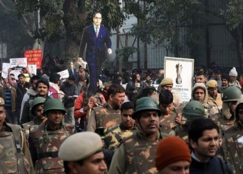 GHANDIJEV ZAVIČAJ POSTAJE MOČVARA MRŽNJE: U krvavim demonstracijama u Indiji ubijeno 20 muslimana 