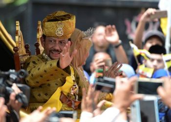 SULTAN OD BRUNEJA Diktator i rasipnik koji ima 9000 auta i zlatni boeing